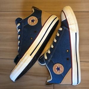 Brand new converse shoes size 5junior; 7Women